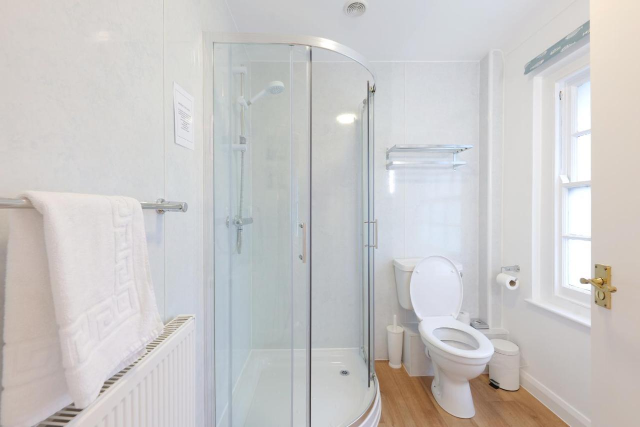 Brendon Arms Guest house 3*