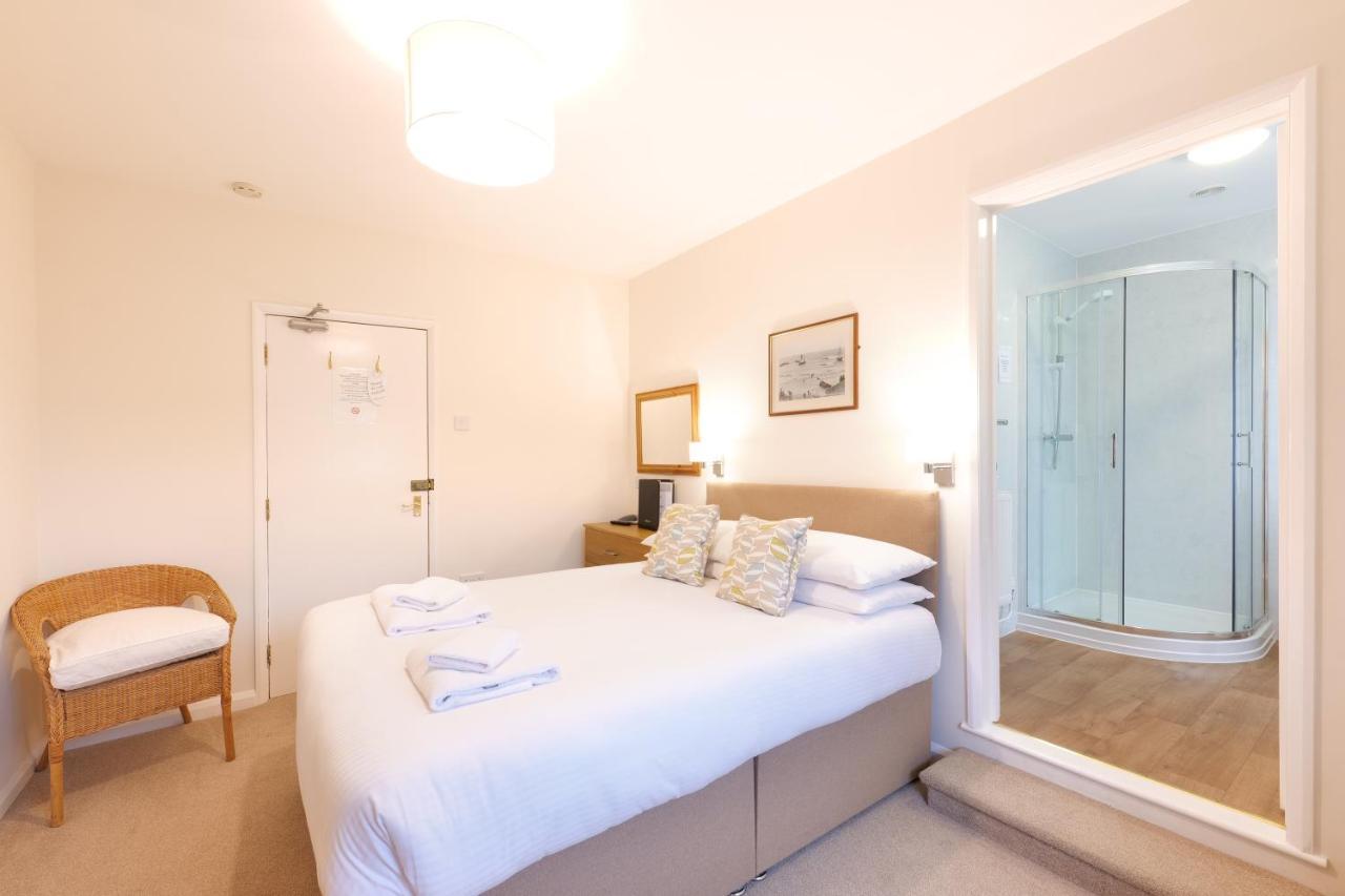 Brendon Arms Guest house 3*
