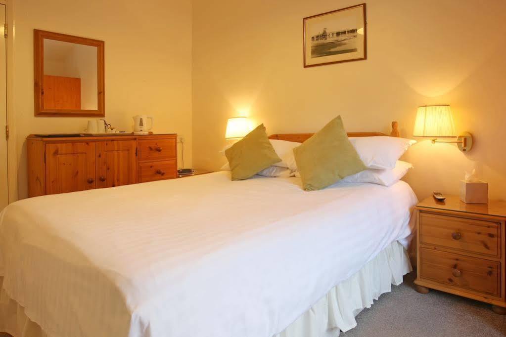 Brendon Arms Guest house 3*